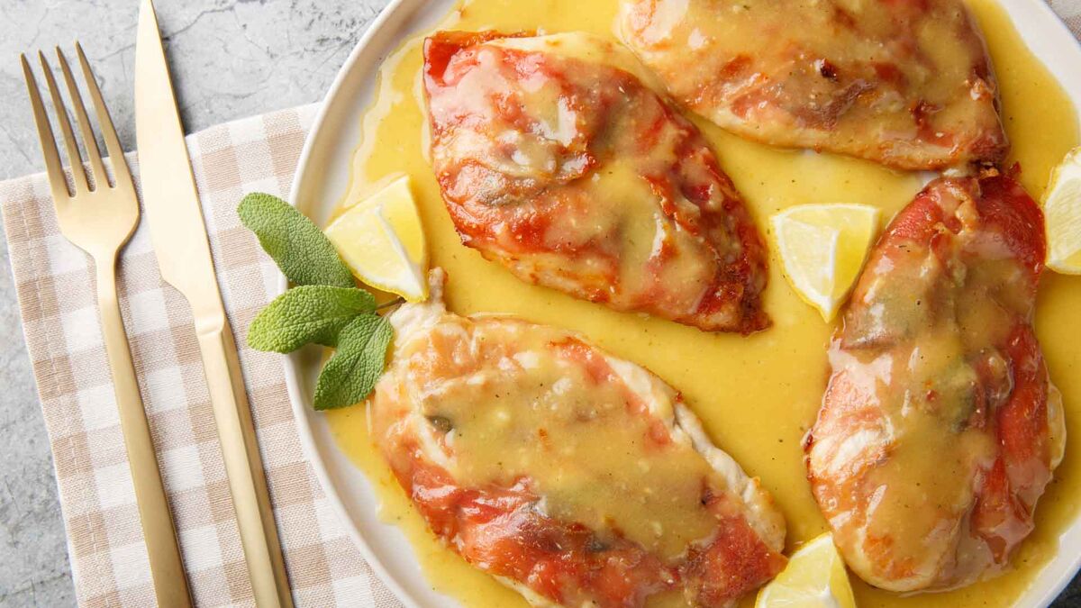 Kurczak saltimbocca z szałwią - przepis z kuchni 